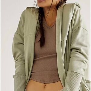 Free People BRENTWOOD CARDI EXCELLENT CONDITION NWOT
size SMALL